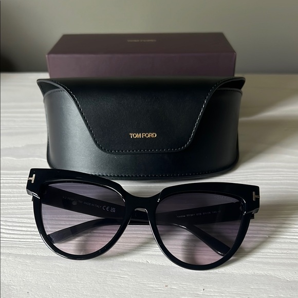 Tom Ford Sunglasses **FREE w/ orders over $700** - Picture 15 of 17